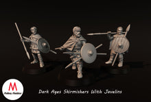 Cargar imagen en el visor de la galería, Dark Ages Skirmishers With Javelins (2 versiones)
