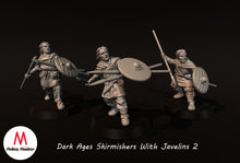 Cargar imagen en el visor de la galería, Dark Ages Skirmishers With Javelins (2 versiones)
